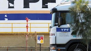 Corte de EEUU pausa orden de cesión de acciones de YPF