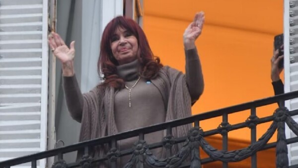 CFK y otros 8 sentenciados deben pagar USD 537 millones