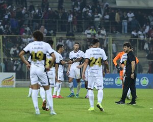 Versus / "Olimpia es un equipo demasiado completo y muy grande para revertir esto"