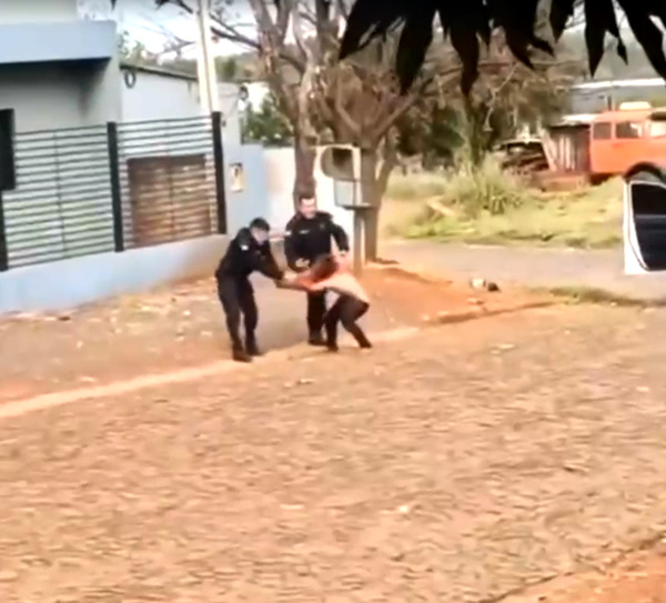 Solitario nativo deja en ridículo a dos policías de la comisaría 18ª de Santa Rita - La Clave
