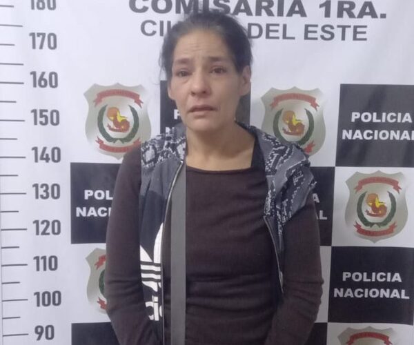 Atrapan a mujer que hurtó barras de chocolate
