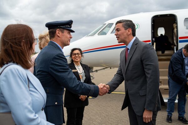 Santiago Peña arrives in London and will meet with King Charles III - .::Agencia IP::.