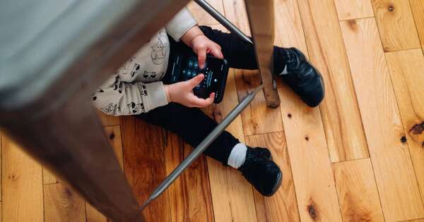 La Nación / Francia prohíbe las pantallas digitales en escuelas infantiles