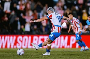 Julio Enciso es baja sensible para la Albirroja