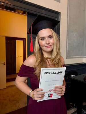 La princesa Amalia de Holanda culminó sus estudios universitarios  - Gente - ABC Color