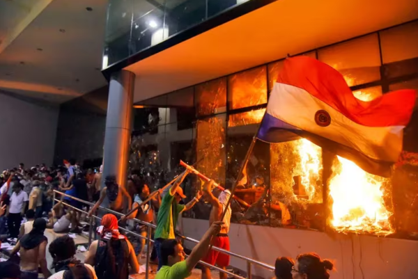 Quema del Congreso: intiman a condenada a presentarse ante el juzgado de ejecución - PDS RADIO Y TV