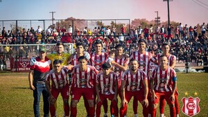 Policía cambia pistola por botines y juega en la Liga Ovetense