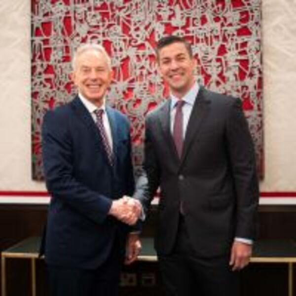 Presidente Santiago Peña dialoga en Londres con referente global y exjefe de Gobierno británico :: Presidencia de la República del Paraguay
