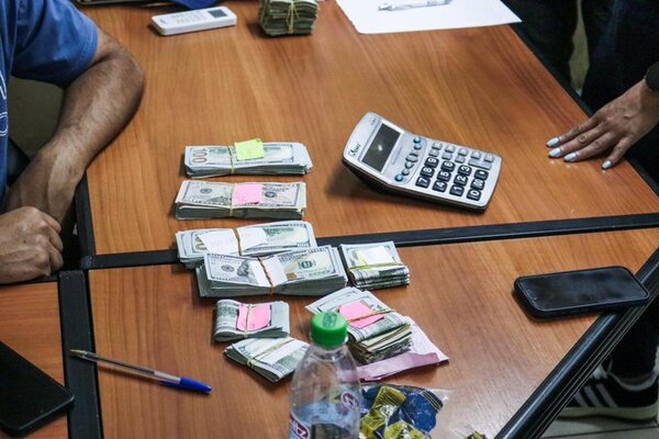 La Fiscalía imputó a tres personas sospechosas de exigir coima