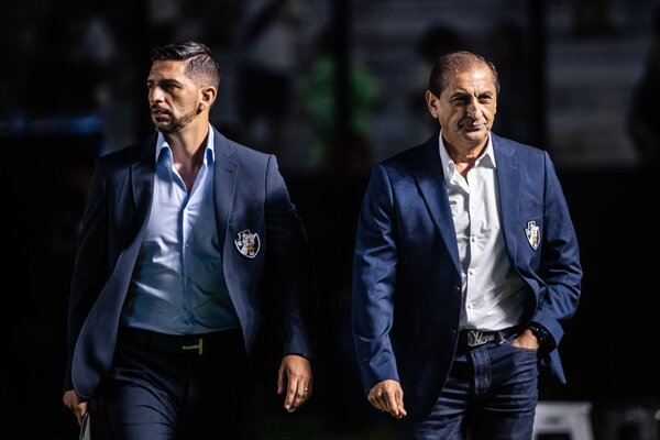 La llegada de Ramón Díaz se retrasa y Emiliano Díaz asumió los trabajos en Olimpia