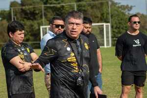 Roberto “Tiburón” Torres fue presentado como nuevo DT de Guaraní de Fram