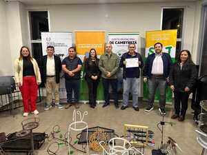 Intendente destaca capacitación que permitió a más de 25 personas acceder a una nueva profesión en Cambyretá