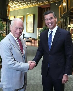 Santiago Peña se reunió con el Rey Carlos III