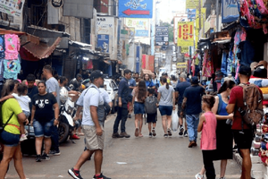 Boom de compras de turistas argentinos y brasileños en Ciudad del Este - Noticiero Paraguay