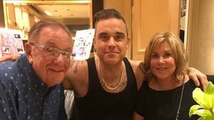 Robbie Williams comparte el estado de salud de sus padres en medio de su gira
