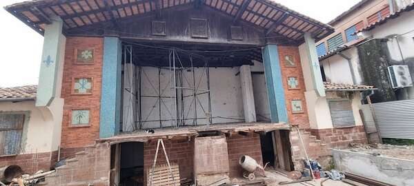San Juan Bautista: tras varios años en abandono inician trabajo de puesta en valor del teatro Mons. Gabino Rojas - Nacionales - ABC Color