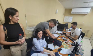 Apartan a funcionarios de DNIT tras denuncia de coima en aeropuerto - OviedoPress