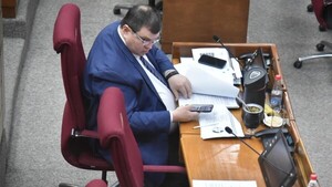 Con fuertes críticas, aprueban envío de informe de Comisión Antilavado a FGE, CGR y a EEUU