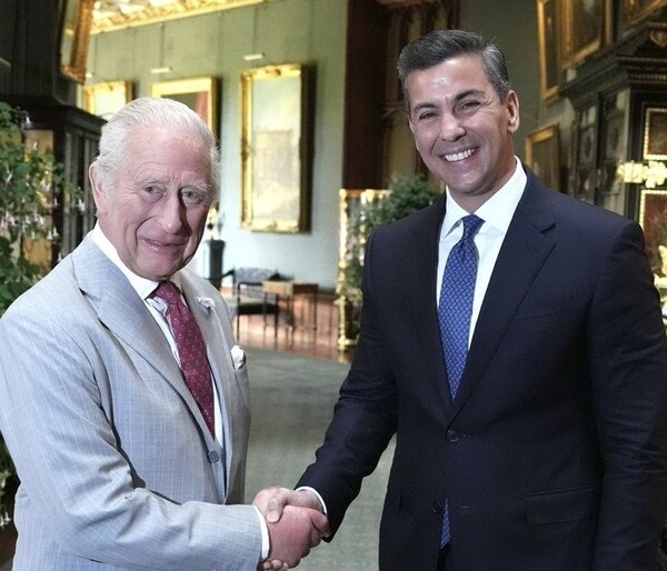 El presidente de Paraguay, Santiago Peña, se reunió con el rey
