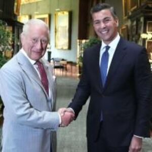 Presidente Santiago Peña se reúne con el rey Carlos III y Paraguay y Reino Unido fortalecen relaciones bilaterales. :: Presidencia de la República del Paraguay
