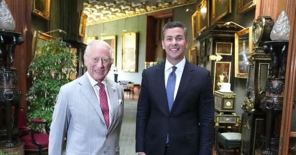 La Nación / Carlos III recibió a Santiago Peña en el Castillo de Windsor