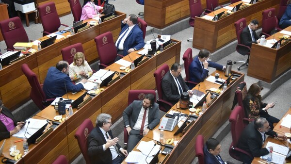 Con críticas a Comisión Antilavado dan venia a enviar informe a EEUU