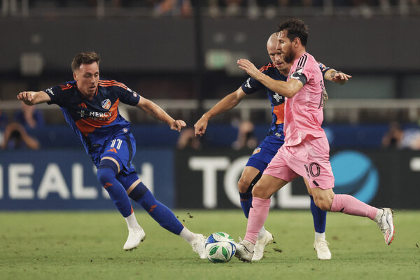 Versus / El equipo de Gilberto Flores acaba con la histórica racha de Lionel Messi