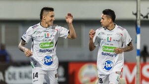 Once Caldas golea al San Antonio y pone un pie en octavos de la Sudamericana