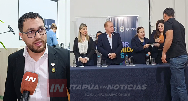 JOSÍAS ESCOBAR DESTACA COMPROMISO CON LA EDUCACIÓN EN ENTREGA DE BECAS