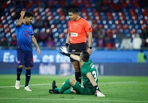 Versus / Bernardo Medina cree que no le cobrarían los 8 segundos: "El fútbol es para vivos"