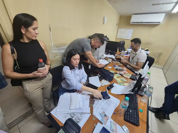 Allanamiento en el Silvio Pettirossi no revela vínculos de funcionarios de la DNIT con esquema de coimas - La Clave