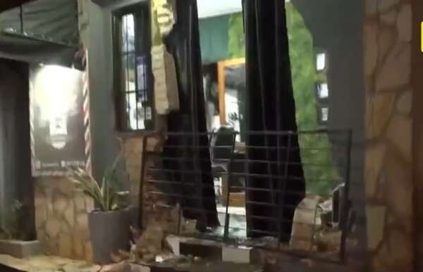 Adolescente estrelló un vehículo contra una barbería  - Policiales - ABC Color