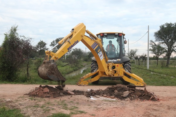 Inició construcción de registros cloacales mientras continúa la pavimentación en Pilar - .::Agencia IP::.