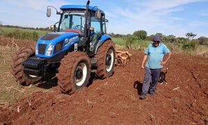 Coronel se burla de campesinos y celebra que rastroneó 35 hectáreas en seis meses