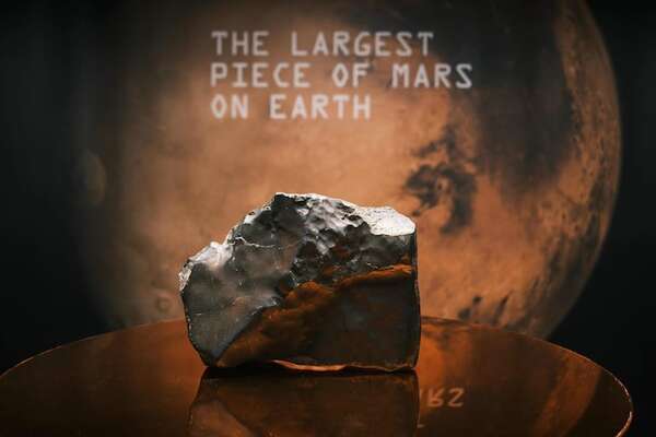Récord en subasta: venden el mayor meteorito de Marte hallado en la Tierra - Ciencia - ABC Color