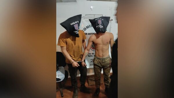 Detenidos por disturbios y destrozos a motocicleta en Encarnación: ¿ataque de celos como trasfondo?