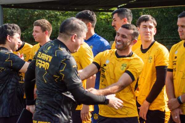 Guaraní de Fram va por su segundo triunfo con el debut de Roberto "Tiburón" Torres
