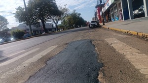 Municipalidad de Encarnación intensifica bacheo en calles pese a limitaciones