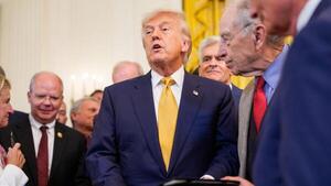 Trump anuncia que Coca-Cola acepta usar azúcar de caña real en EEUU