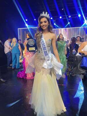 ¡La paraguaya Daniele Ortigoza es la Miss Teen Universal Américas 2025!  - Gente - ABC Color