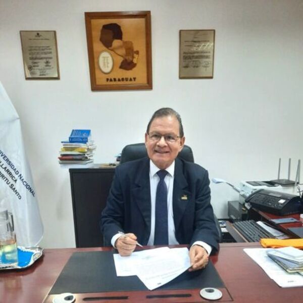 RECTOR DE LA UNVES AFIRMA QUE LO QUIEREN SACAR CON DENUNCIAS FALSAS