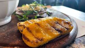 Polenta grillada con verduras: receta fácil, liviana y llena de sabor - Gastronomía - ABC Color