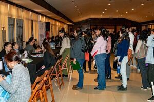 Unos 600 participantes y 8.000 postulaciones se registraron en la Expo Empleo ARP 2025 - Economía - ABC Color