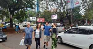 La Nación / No solo en Encarnación: reportan gran afluencia de turistas de compras en CDE