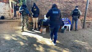 Allanan gomería en Luque y descubren droga  - Policiales - ABC Color