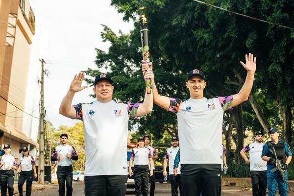 El Fuego Panamericano iluminó a Saltos del Guairá - Polideportivo - ABC Color