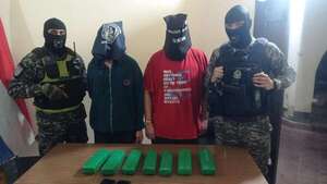 Dos aprehendidos con supuesta marihuana en Luque - Policiales - ABC Color