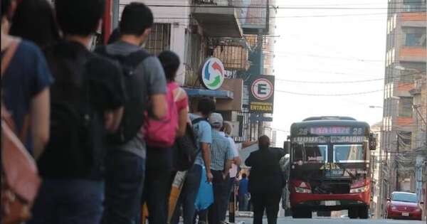 La Nación / Mesa tripartita busca hoy evitar paro de colectivos del lunes 21