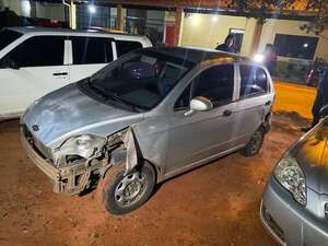 Capiatá: policía fue herido de bala por otro agente tras accidente y persecución  - Policiales - ABC Color