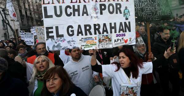 La Nación / Argentina mejora calificación de deuda en medio de protesta salarial
